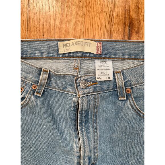 Vintage Levi's 550 Jeans Mens 34x32 Blue Light Denim Loose - Picture 2 of 3